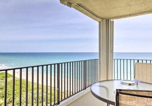 Jensen Beach Condo with Oceanfront Balcony and Pool! in Vero Beach