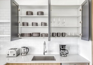 Luxe West Loop Studio w/Gym, Pool, Coworking, walk to UIC, by Blueground in Chicago