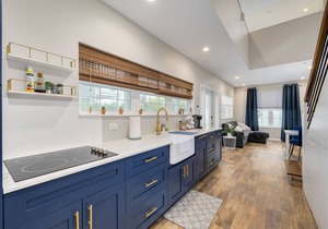 Luxury 2 bedroom tiny home with pool "Skye" in Dunedin