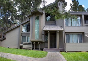Village Lodge with Access to Exclusive Golf in Bend