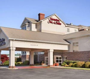 Hampton Inn Suites Airport 