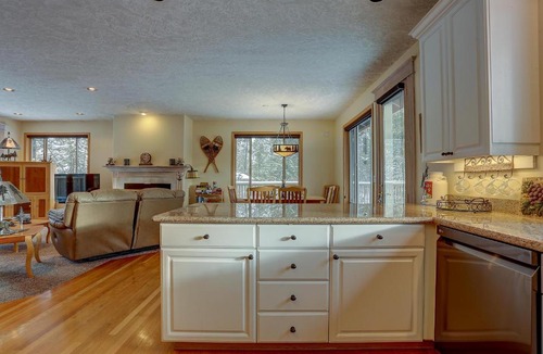 Sunriver House | 18 Hickory