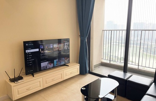 Trung Hoa Nhan Chinh Apartment | 2-Bedroom Residence at Vinhomes D’Capitale | Modern & Clean