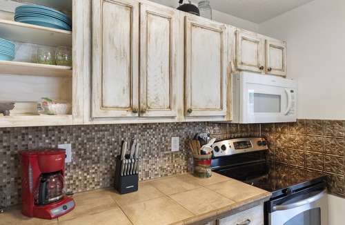 Kiska Beach House | 2 Blocks From Beach. Pet Friendly!