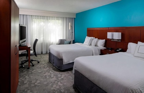 Boca Raton Hotel | 2 Inviting Suites Perfect for Families, Heated Pool & On-Site Market Convenience