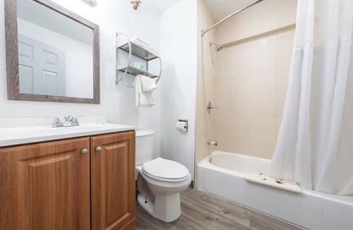 Hollywood District Hotel | 2 Neat, Essentials-Ready Rooms Near Restaurants & the Hollywood Theater