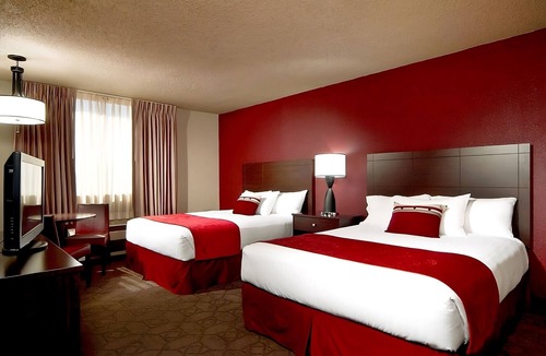 Laughlin Hotel | 2 x Sedona Pool View Queen Non Smoking Room at Edgewater Casino Resort