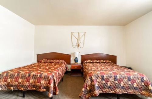 Brownsville Hotel | 3 Accommodations for Group Stays | Near Market Square Research Center