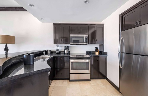 Zona Hotelera Hotel | 3 Bright 2BR Family Suites w/Ocean View – Only a Short Walk to Plaza Mega