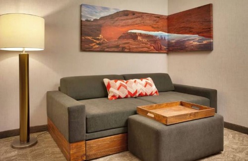 Moab Hotel | 3 Spacious Suites with Red Rock Views, Pool & Moab’s Best Attractions Nearby