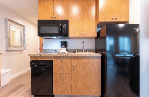 San Clemente Hotel | 3 Spacious Units in San Clemente | Near Beach & Downtown | Onsite Pool