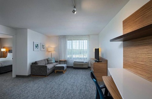 Macon Hotel | 3 Suites Ideal for Weekend Getaways with Family & Friends | Free Breakfast