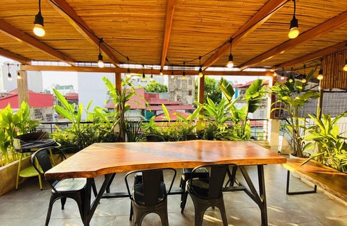 Hang Bac Apartment | 3BR Old Quarter Stay | Walk to Lake & Beer Street | Rooftop & Soaking Tub