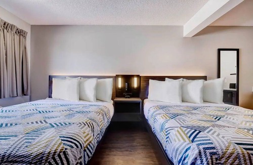 Rock Springs Hotel | 4 Clean Modern Rooms Ideal for Exploring Wyoming’s Scenic Sites | Free Breakfast