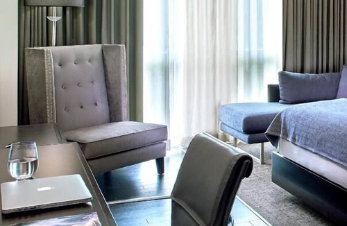 West Plaza Hotel | 4 Comfortable Units! Onsite Pool, Pets Allowed, Near Nelson-Atkins Museum of Art