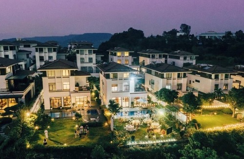 Bai Chay Villa | 5-bedrooms villa in FLC Ha long golf and resort: View Bay , City and golf course