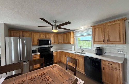 Eastward Look House | A/C 6Bd 2ba sleeps 12 walking distance Scarborough Beach Bonus rec-room w/bar