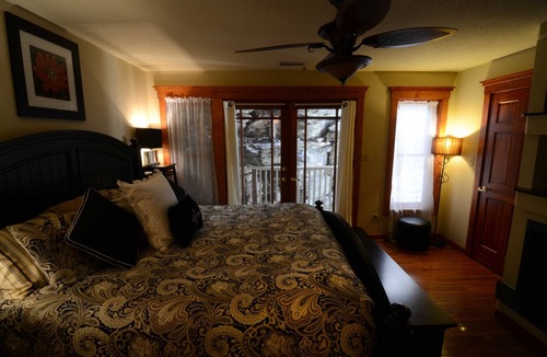 Eureka Springs Historic District Hotel | All Seasons Inn