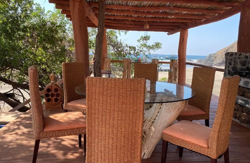 Zihuatanejo de Azueta Villa | Amazing private beachfront Village