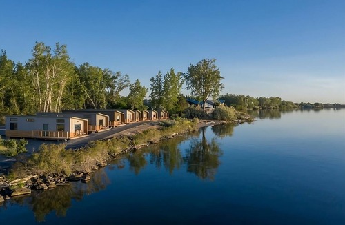 Boardman House | Amazing Views and Beautiful Resort! Cabin w/King Bed & Kitchen and Pool Access