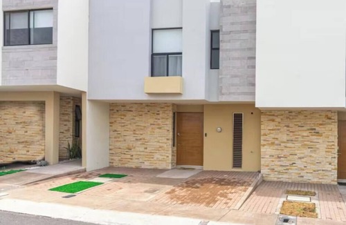 Queretaro House | Arcade Gamer Family Home