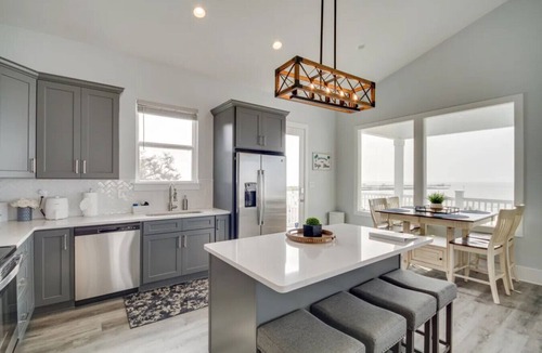 Mississippi City House | Beach Front | Sleeps 10 | Walk to Beach | Family-Friendly