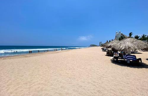 Cerritos Apartment | Beachfront Apartment