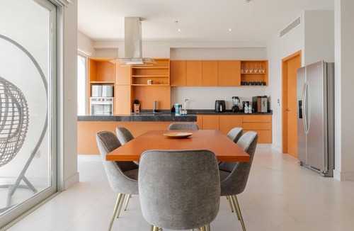 Las Gaviotas Apartment | Beachfront Condo with Magnificent views