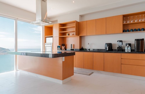 Las Gaviotas Apartment | Beachfront Condo with Magnificent views