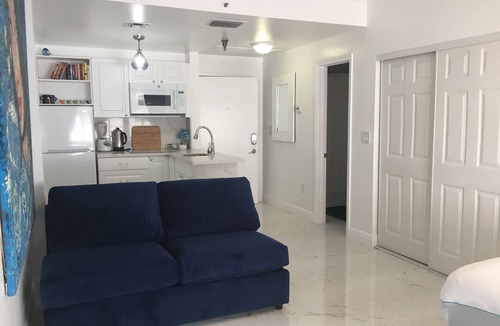Flamingo/Lummus Apartment | Beachfront Oasis Ocean Drive JACUZZI ; Recently Renovated!