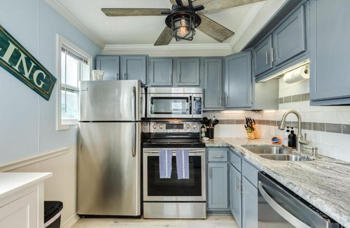 Surfside Beach House | Beachfront Property - Private Walkover to Sand