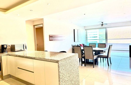 Centro Sur Apartment | Beautiful apartment with view to Querétaro Pool Gym