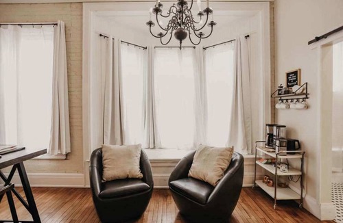 Clare Apartment | Beautiful Downtown Loft - East Suite