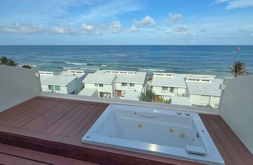 Zona Hotelera Apartment | Beautiful Penthouse with Access to a Private Beach