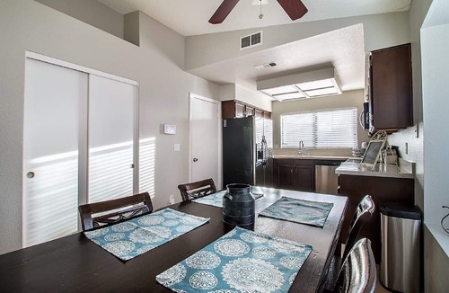 South Scottsdale House | Beautiful South Scottsdale home in quiet neighborhood with open space & patio