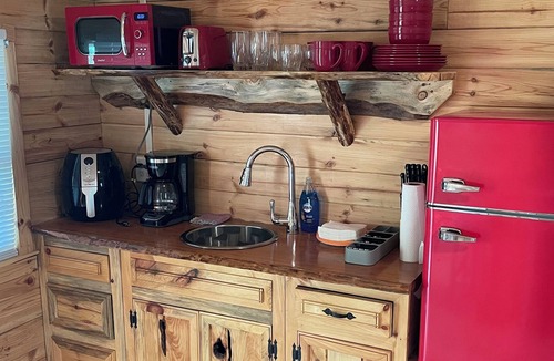 Benezette Cabin | Benezette, 1b ,1b cabin. Minutes from the Elk center.