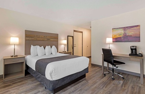 Waterloo Hotel | Best Western Plus Waterloo & Cedar Falls
