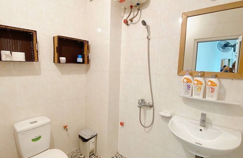Hang Bo Apartment | Big Bedroom for max 4, Hanoi Old Quarter, Best Deal w/Private Bath, Free Wash
