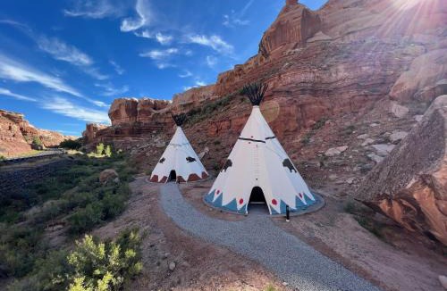 Bluff Hotel | Bluff Dwellings Resort