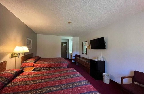 Boulder Junction House | Boulder Bear Motor Lodge - Two Queen Beds 111 Front