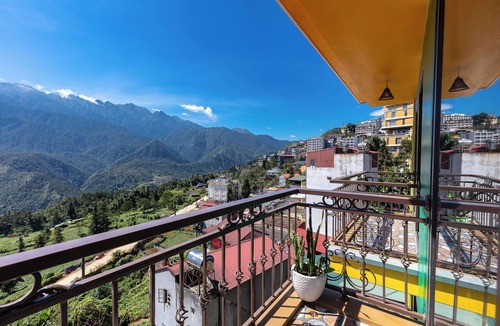 Sa Pa House | Breathtaking Mountain View & Balcony | King Bed