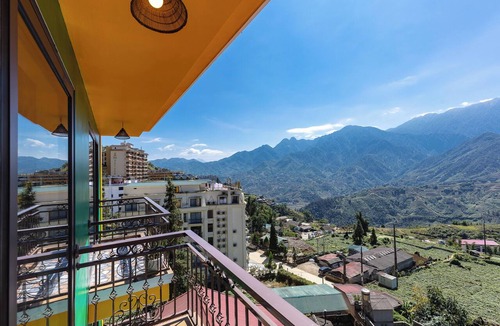 Sa Pa House | Breathtaking Mountain View & Balcony | King Bed