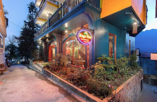 Sa Pa House | Breathtaking Mountain View & Balcony | King Bed