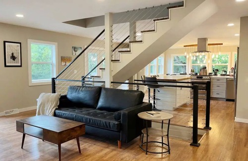 Woodville House | Breathtaking views of Shenandoah National Park with heated pool and hot tub.