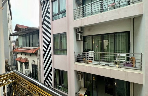 Quang An Apartment | “Bright Studio w/Balcony & Kitchen – Quiet Stay in Tay Ho”