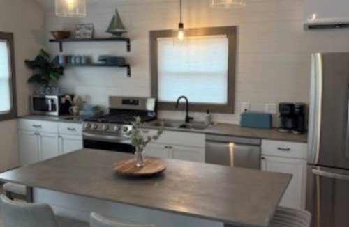 White Cloud Cabin | Brilliant 1-bedroom with loft cabin, with views of Diamond Lake in White Cloud