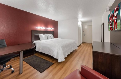 Crosswoods Hotel | Budget-Friendly & Practical Room Near Polaris Fashion Place + Pet-Friendly Space