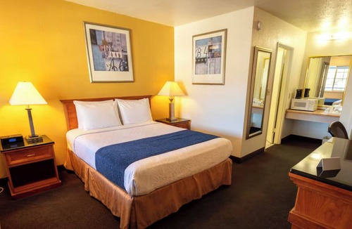 Pendleton Hotel | Budget-Friendly Room w/Comfortable Beds Perfect for Eastern Oregon Road Trips