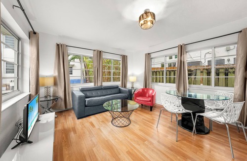 Flamingo/Lummus Hotel | Casa CAIA Sobe Suite C Large one bedroom with Pool