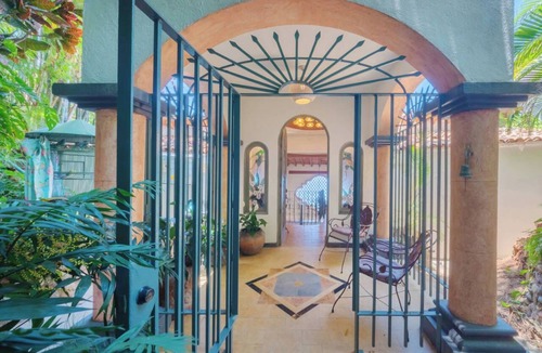 Conchas Chinas House | Casa de la Hoja: Private and Quiet 3 BR/4BA Home in Exclusive Conchas Chinas